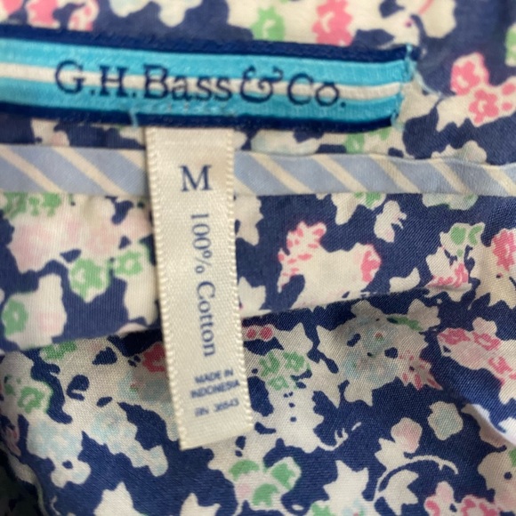 G.H Bass Blue and Pink Floral Tailored Button Front Short size Medium - Picture 7 of 7